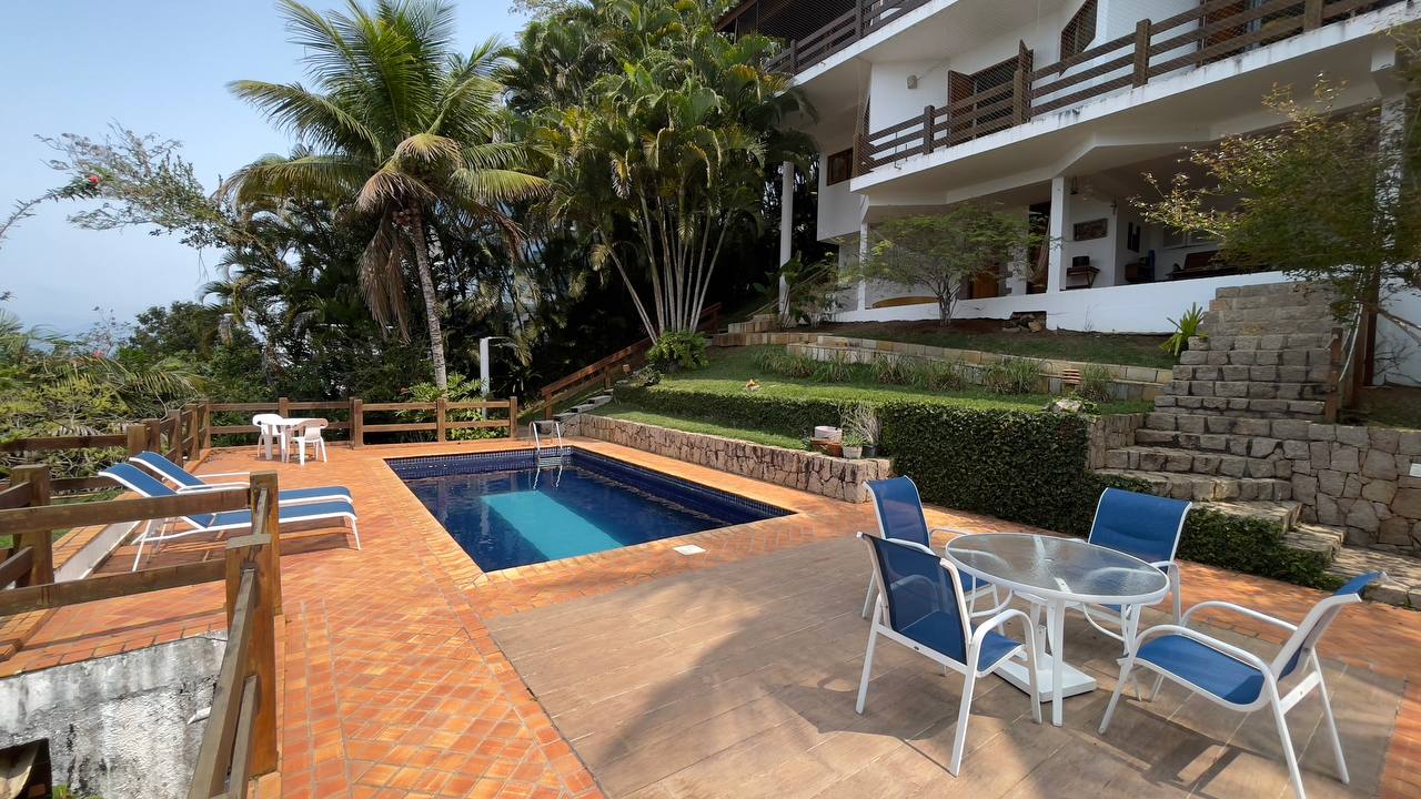LT. 0027 CASA A partir de 5 Suites Piscina e Churrasqueira em Costeira Com Frente Para O Mar Loteamento Ponta das Toninhas. Ubatuba SP.