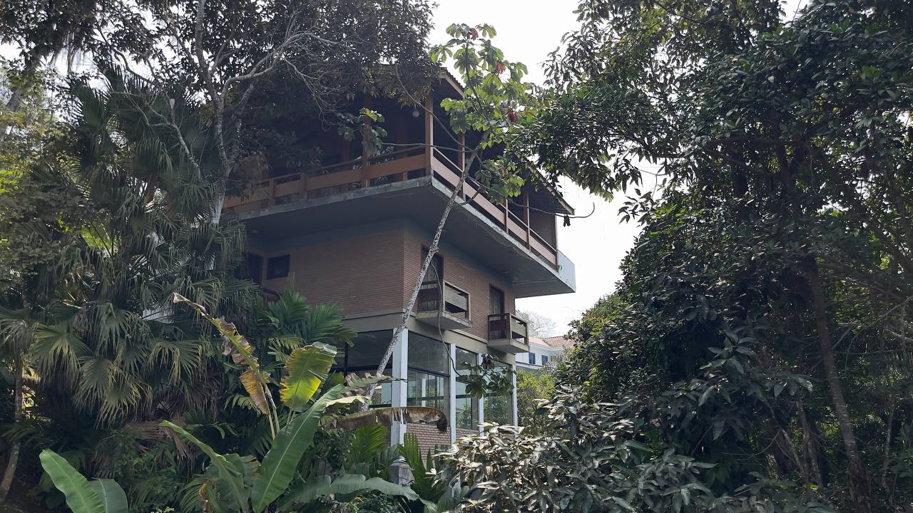 ED.0028 CASA A partir de 4 Suites  e Churrasqueira em Costeira Com Frente Para O Mar Loteamento Ponta das Toninhas. Ubatuba SP.